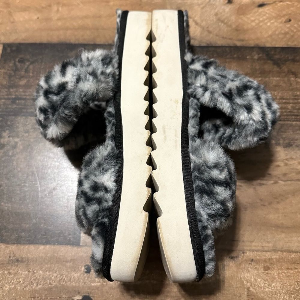 Koolaburra by UGG Fuzz-On Sandals - Picture 5 of 6